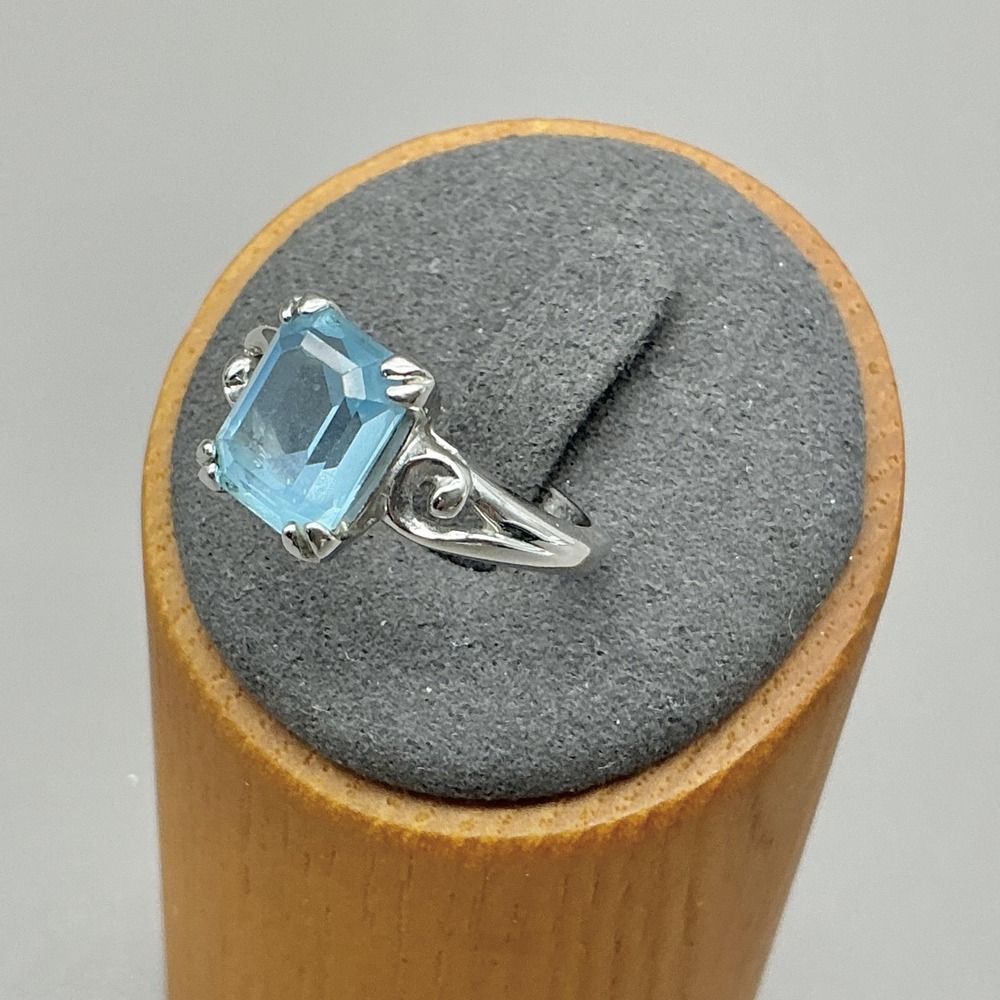 Ring Size 6.5 Silver Tone Blue Emerald Cut Stone‎ Split Shank Cocktail Womens